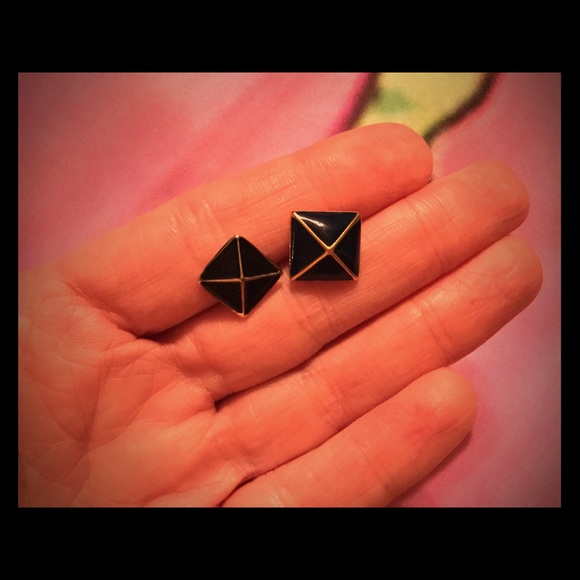 Kate spade enamel stud earrings mismatch black